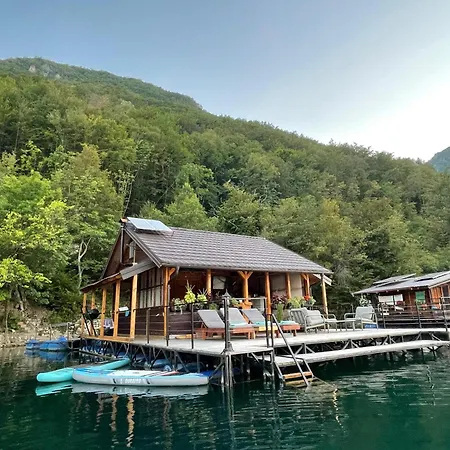 船上ホテル Splav Panda *